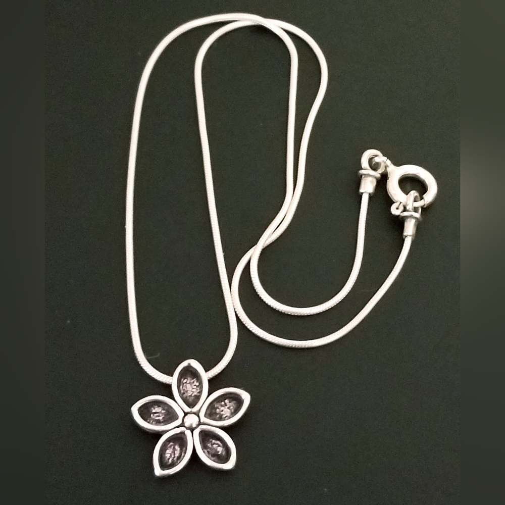Rare Silpada Sterling Silver Flower Necklace